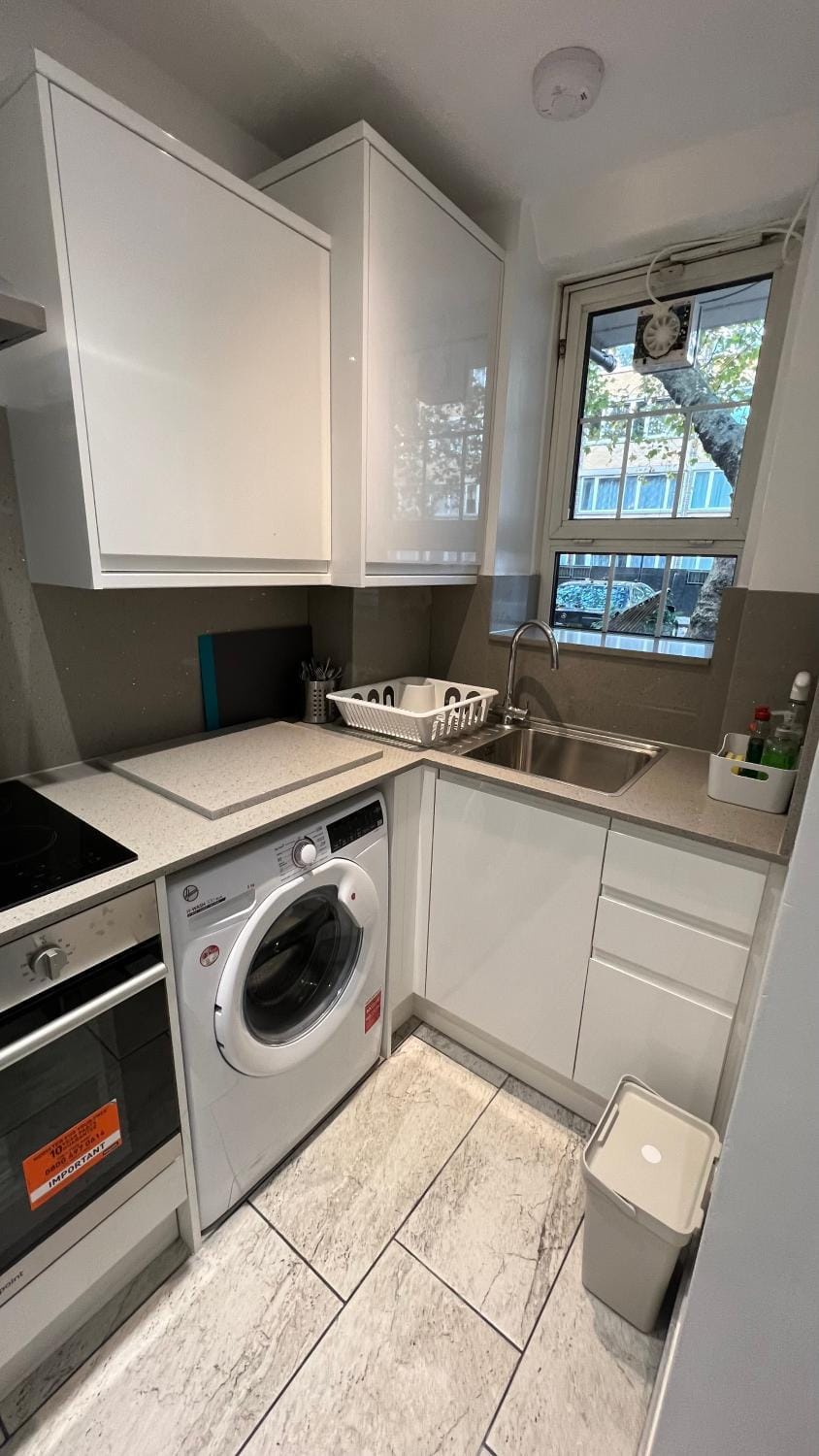 Kitchen or kitchenette, Kitchen or kitchenette, washing machine