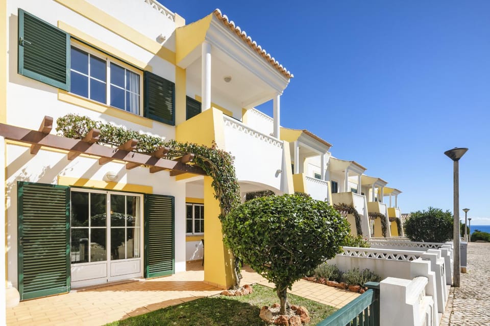 Property building, Facade/entrance, Off site