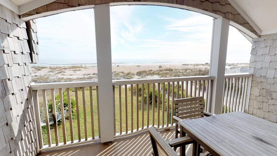 The Chautauqua Gorgeous Direct OCEANFRONT Home 3 Decks Pool Table - Amazing Views House in Saint Augustine Beach