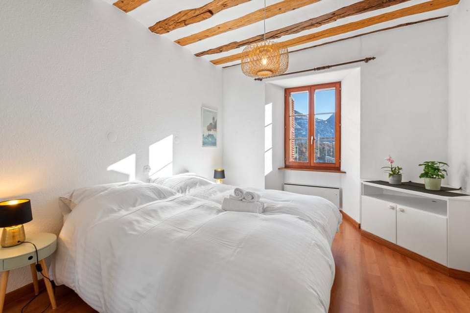 Bed, Photo of the whole room, Bedroom, towels