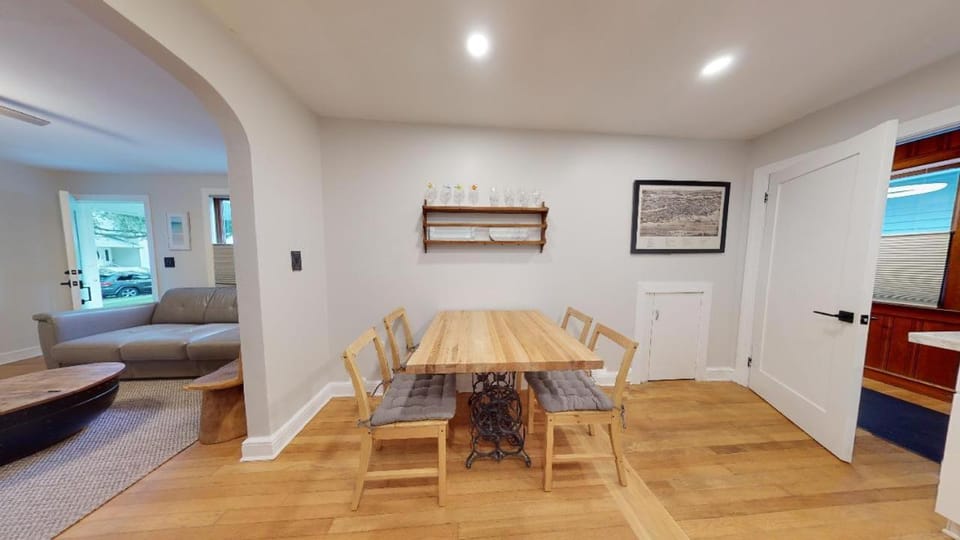 Grand Oak - Renovated 1891 Queen Anne - Quarter Mi Stroll to Historic DT - Beach only 3 Mi House in Saint Augustine