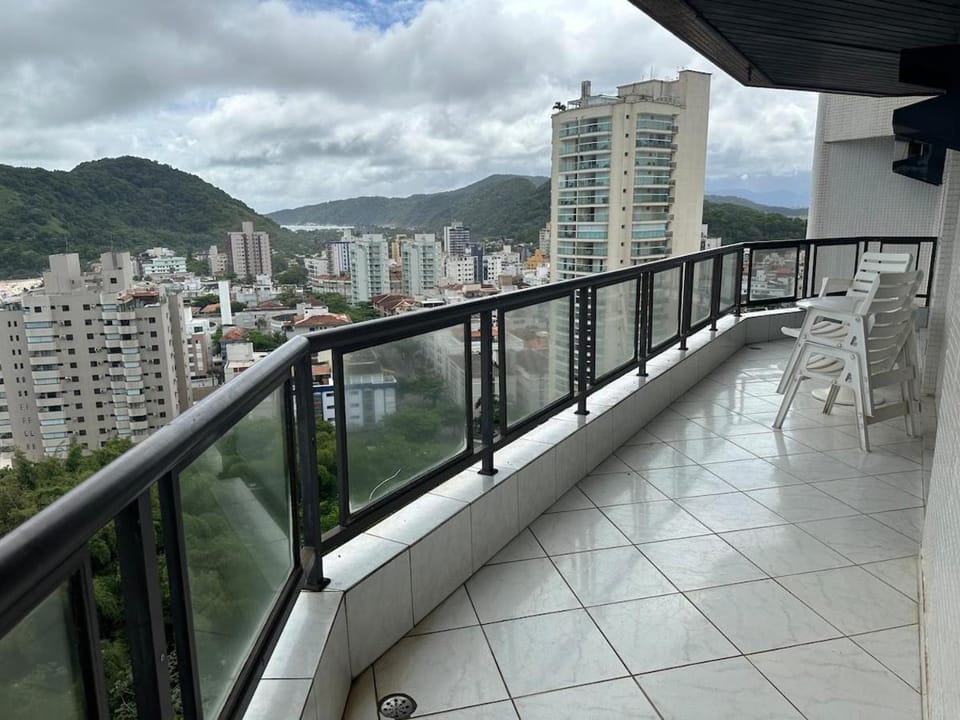 Apto com vista pro mar na Praia do Tombo Apartment in State of São Paulo