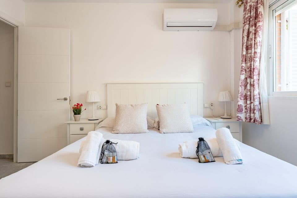 Bed, Photo of the whole room, Bedroom, towels, air conditioner