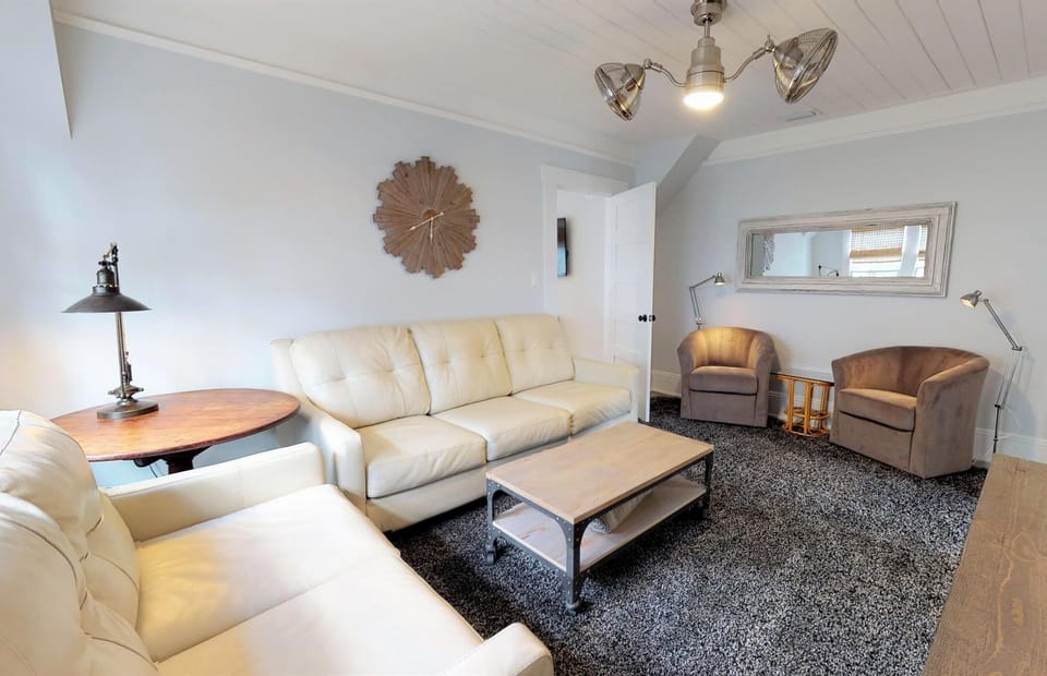 Palm View - Lovingly Renovated - 3 KINGS Half Mile Stroll to Historic DT - Beach just 3 Miles House in Saint Augustine