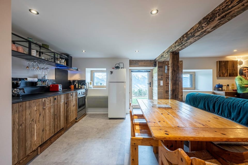 Property building, Kitchen or kitchenette, Living room