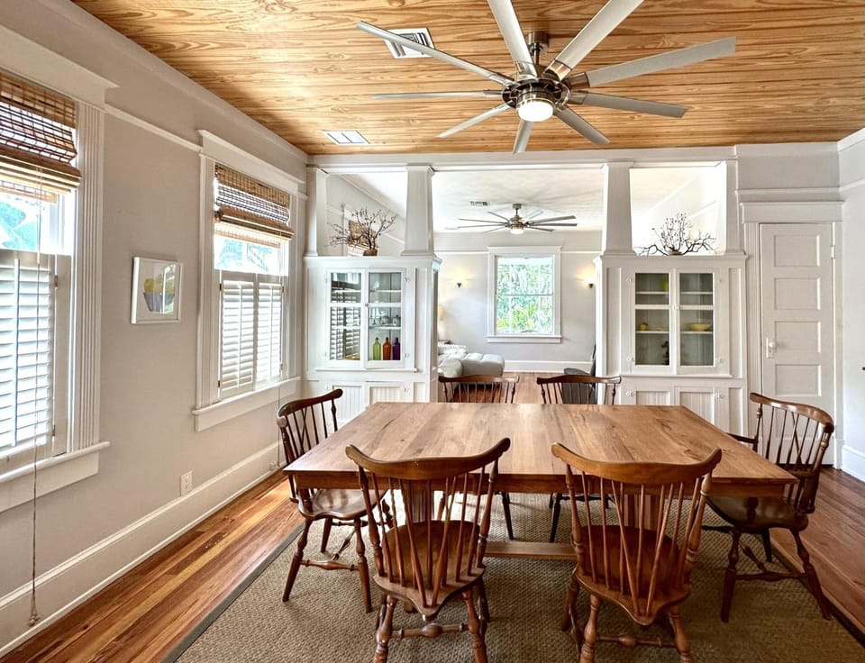 Lemon Street Retreat Renovated 1920 Craftman ,Half mile Stroll to Historic DT ,Beaches 3 mi to Vilano & 5 to St Aug House in Saint Augustine