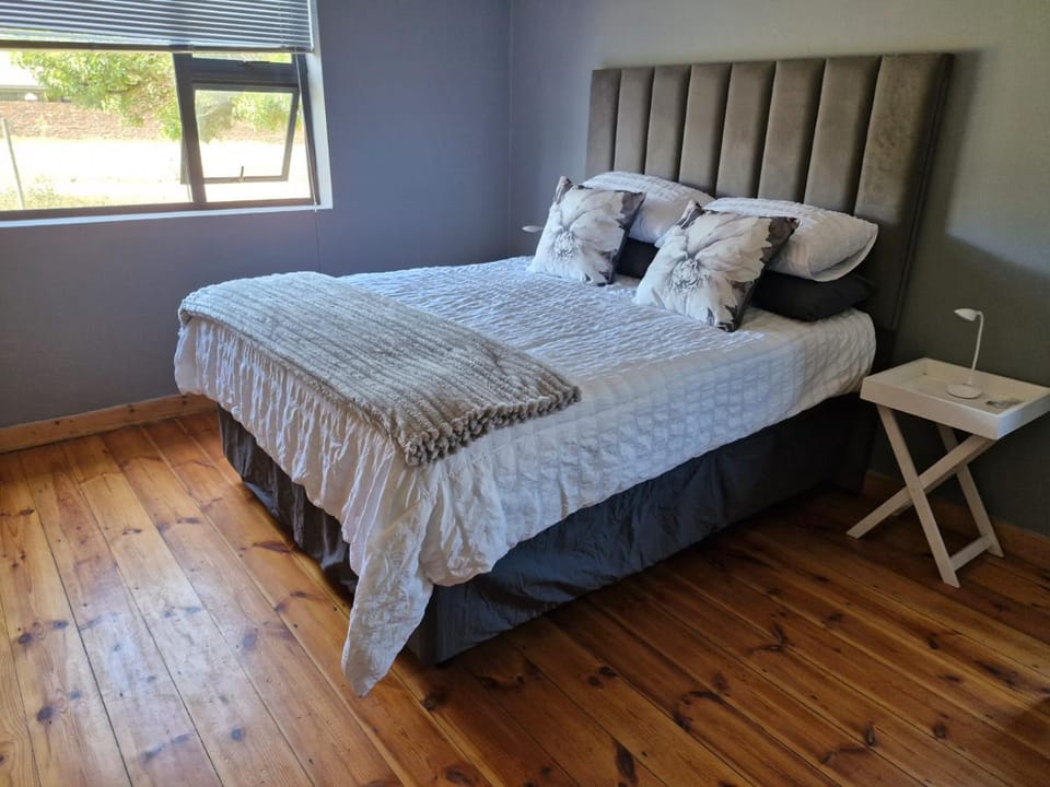 Bedroom, towels