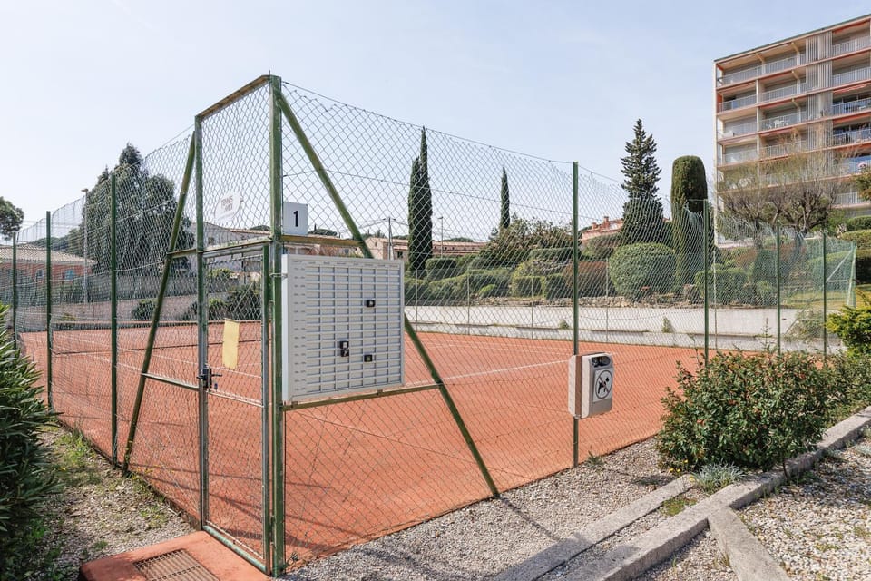 Property building, Tennis court