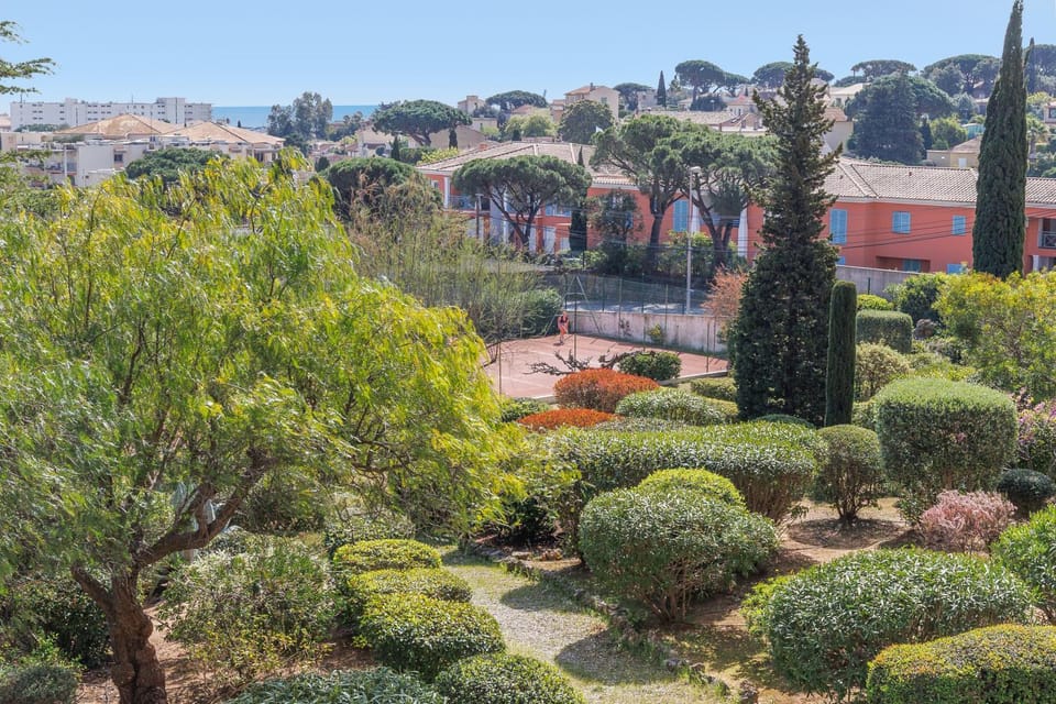 Property building, Day, Tennis court, Garden view