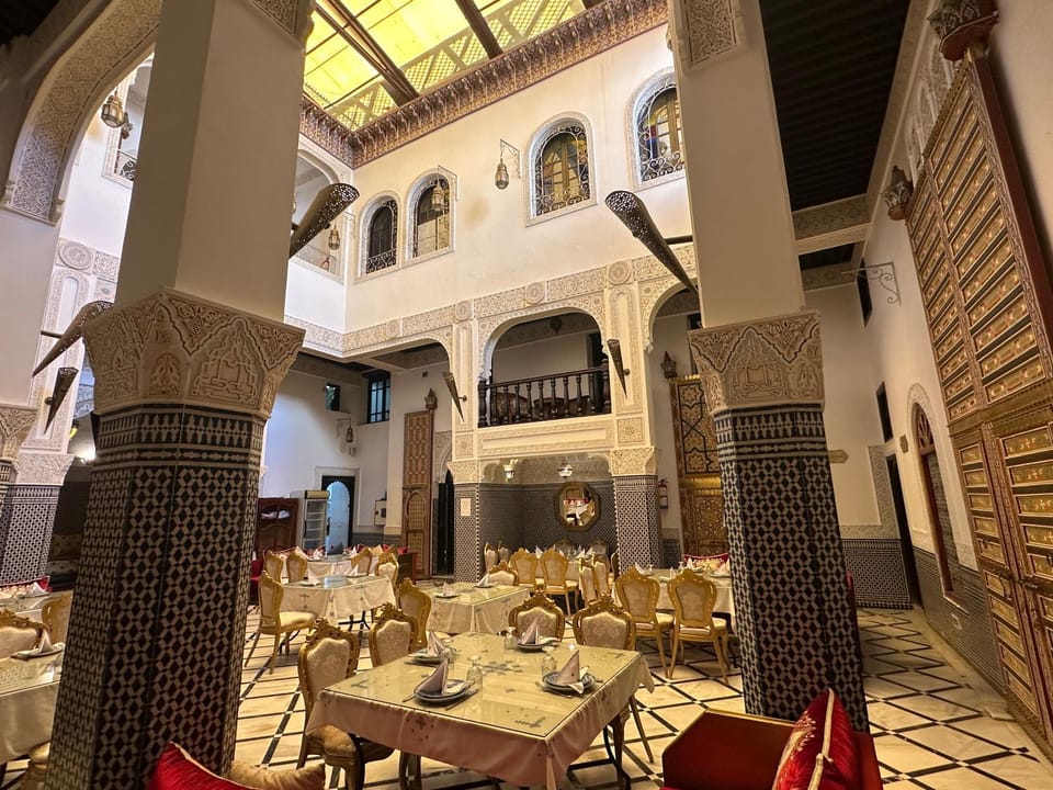 Restaurant/places to eat, Restaurant/places to eat, Seating area