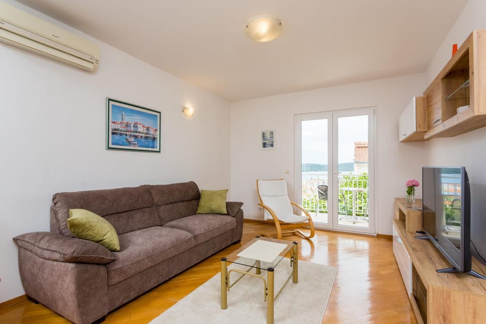 Apartment Mia - Spacious apartment on 85 m2 with beautiful sea view Apartment in Trogir