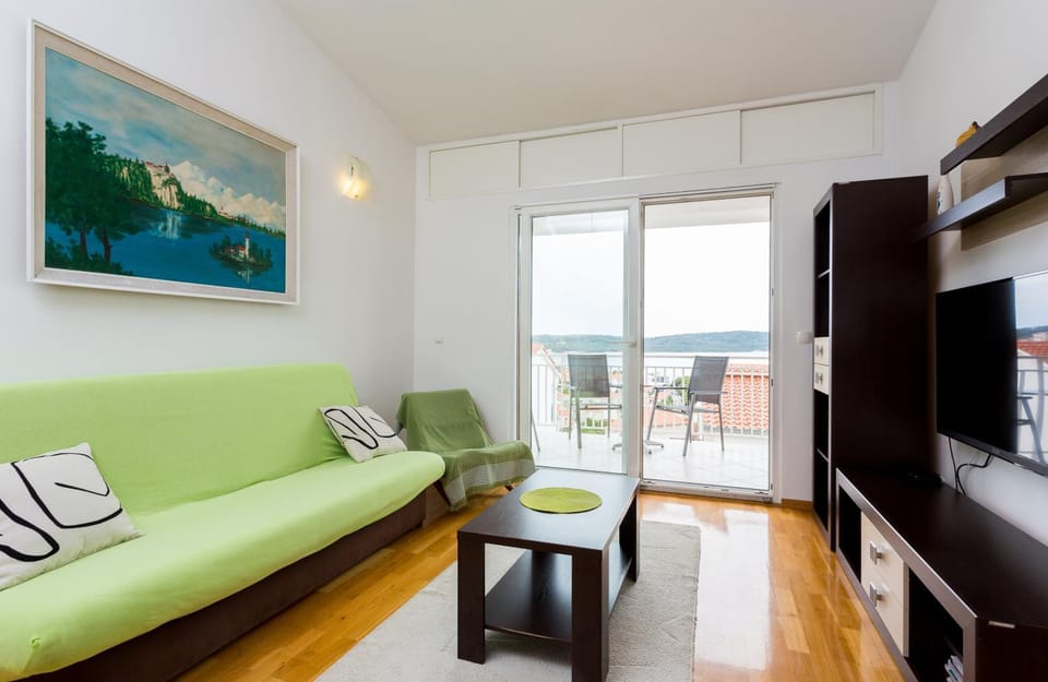 Apartment Mia - Spacious apartment on 85 m2 with beautiful sea view Apartment in Trogir