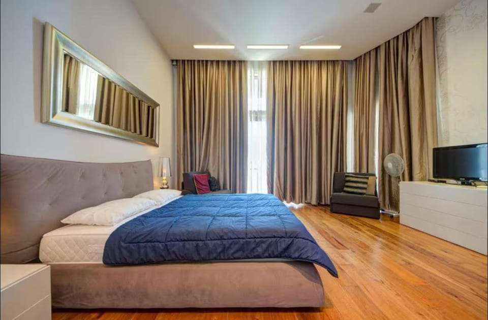 Seafront 3BR with Views of Valletta in Tigné Point Apartment in Sliema