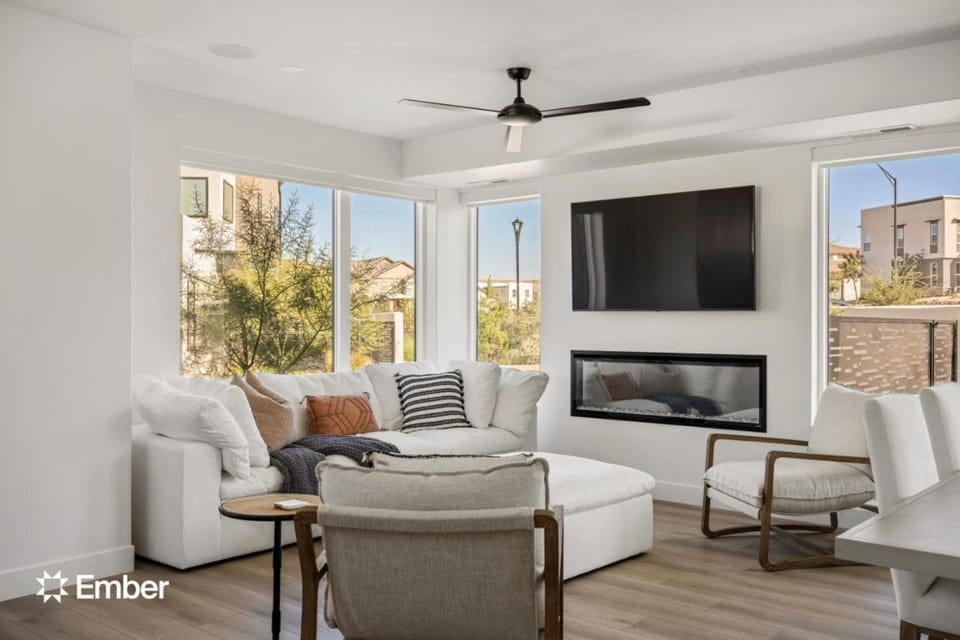 Desert Chic at Desert Color by Ember Stays House in St George