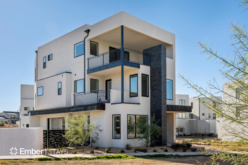Desert Chic at Desert Color by Ember Stays House in St George