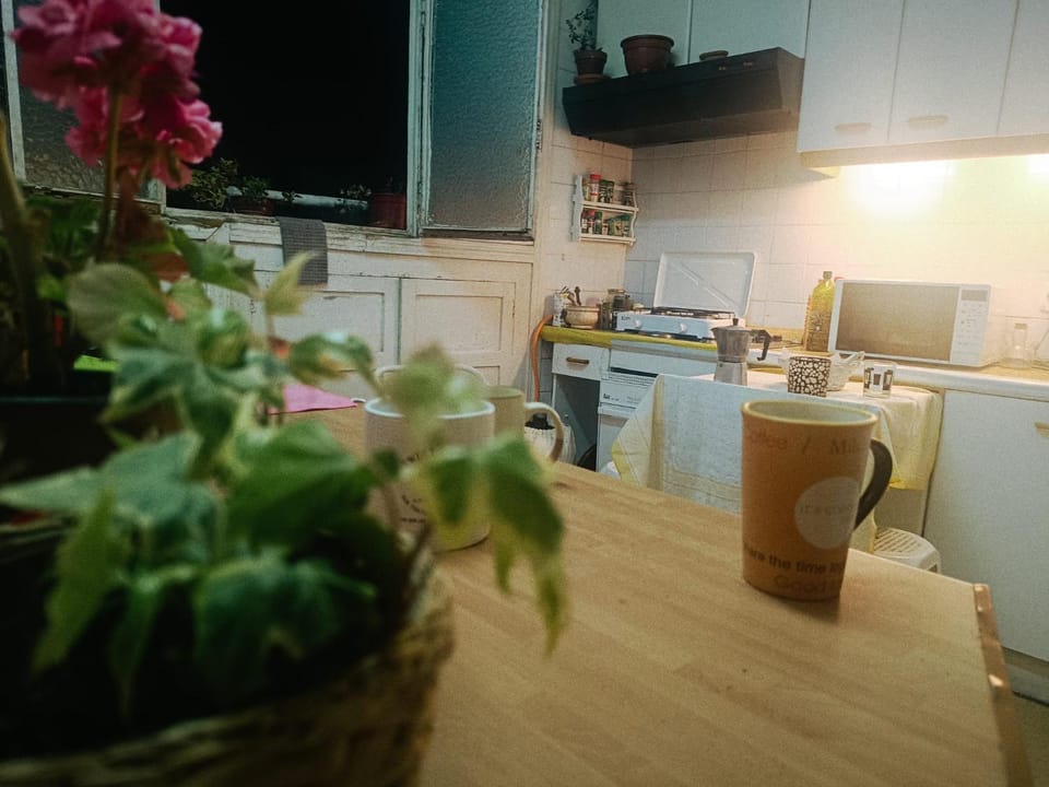 habitación pequeñita con baño compartido Bed and Breakfast in Madrid