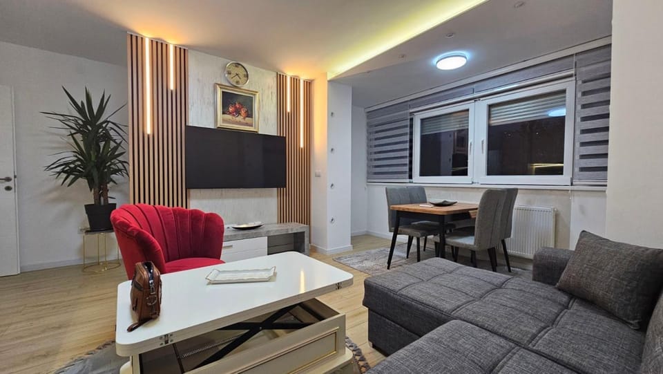 TV and multimedia, Living room, Seating area, Dining area