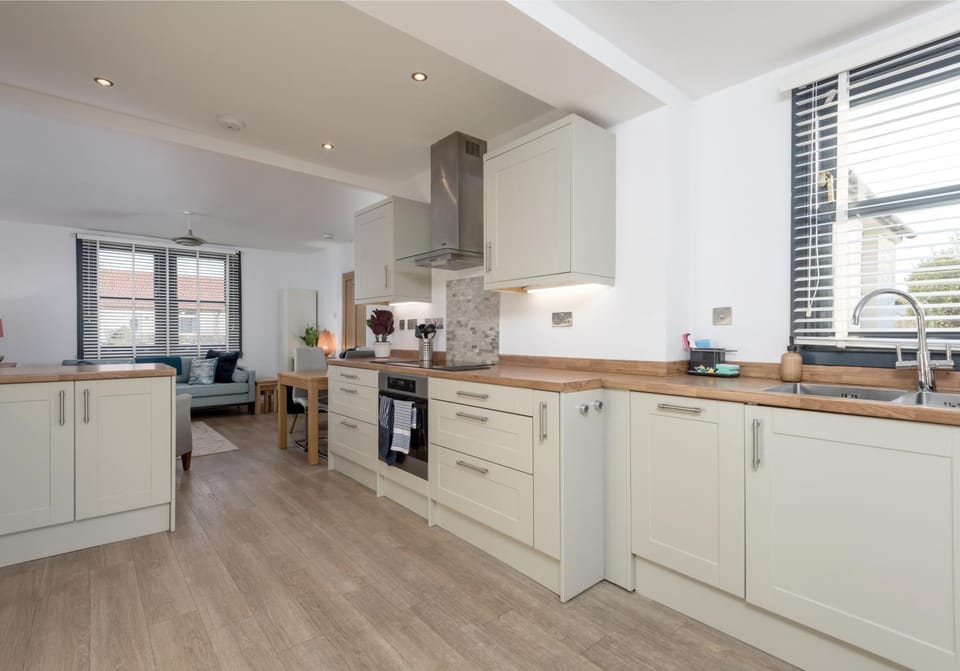 View (from property/room), Kitchen or kitchenette, Decorative detail, Seating area, Dining area