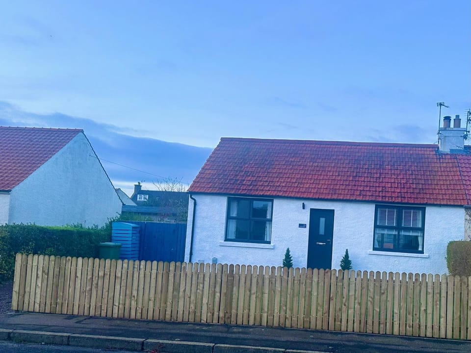 Sunset Retreat House in Scotland