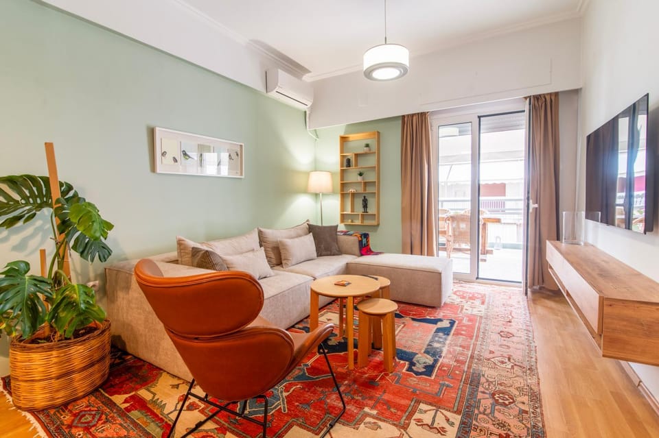 Communal lounge/ TV room, TV and multimedia, Living room, Seating area, Evening entertainment, air conditioner