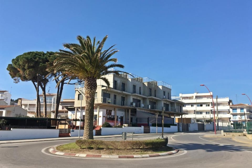 Property building, Location