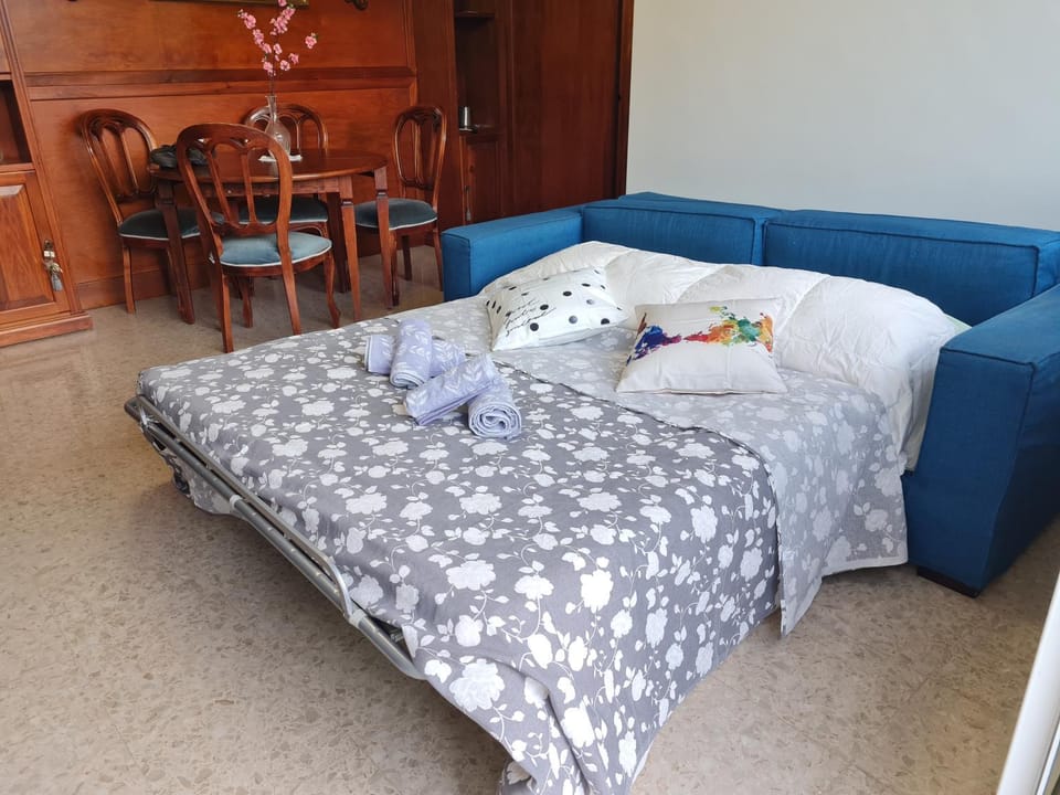 Bed, Living room