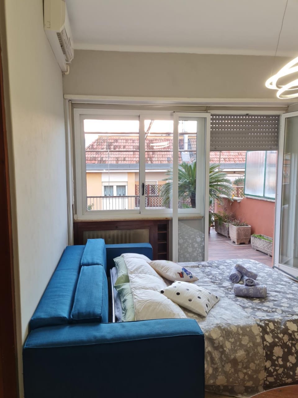 Bed, Living room