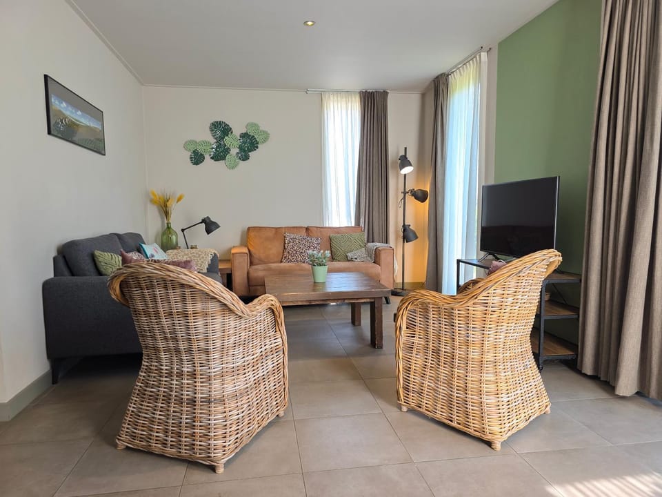 TV and multimedia, Seating area