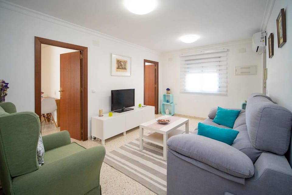 Communal lounge/ TV room, TV and multimedia, Living room, heating, air conditioner
