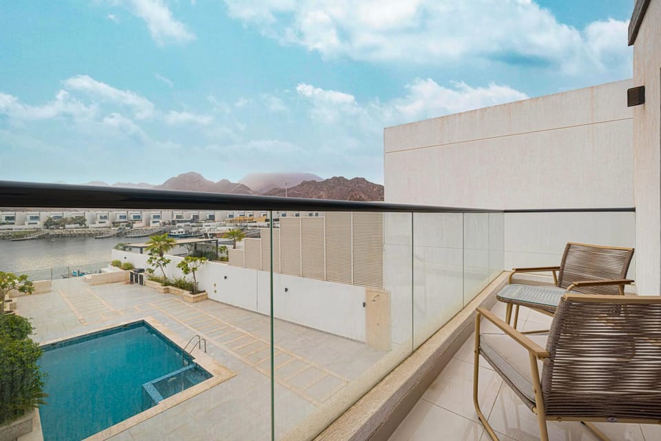 Patio, Day, Natural landscape, View (from property/room), Balcony/Terrace, Living room, Seating area, Mountain view, Pool view, Swimming pool, sunbed