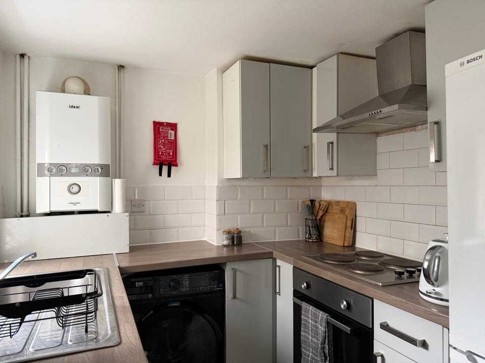 Cosy 2-Bed Home - Central Location Near Town & Train Station House in Dartford