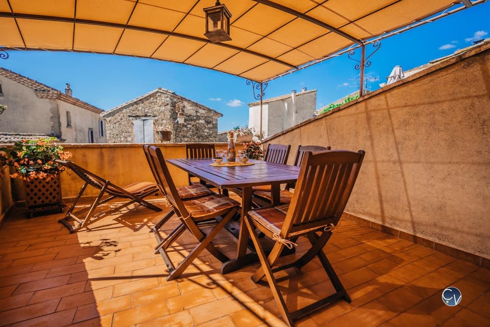 Maison en pierre avec bassin House in Provence-Alpes-Côte d'Azur