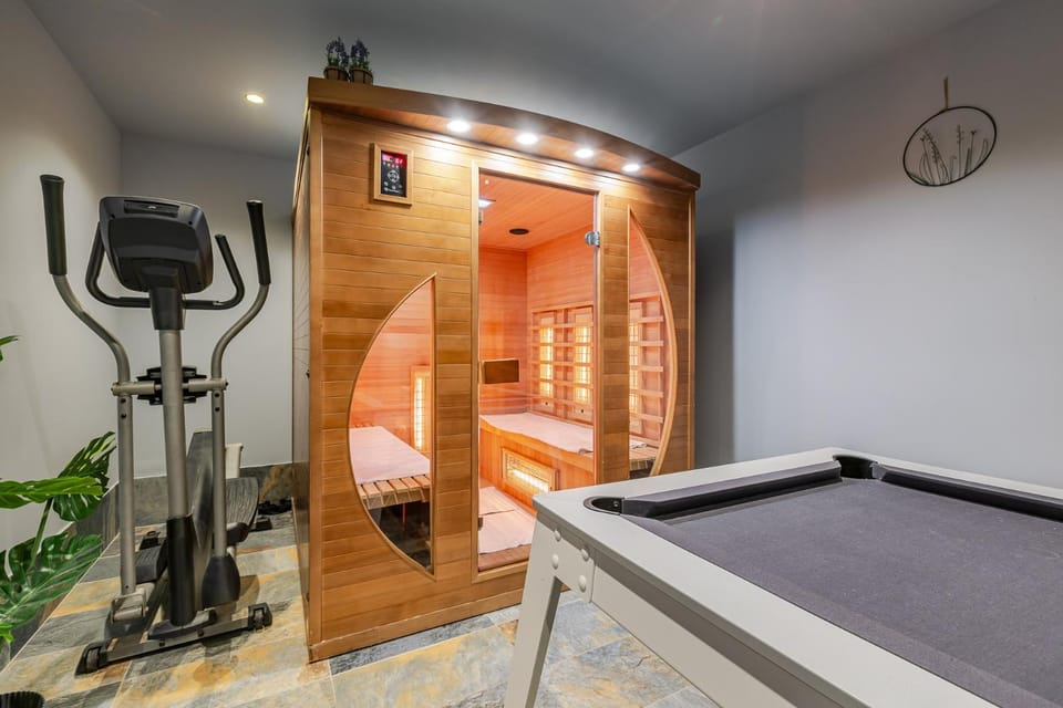 Billiard, Hot Tub, Sauna