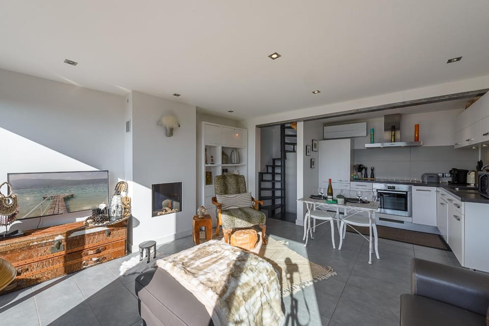 Communal lounge/ TV room, Living room