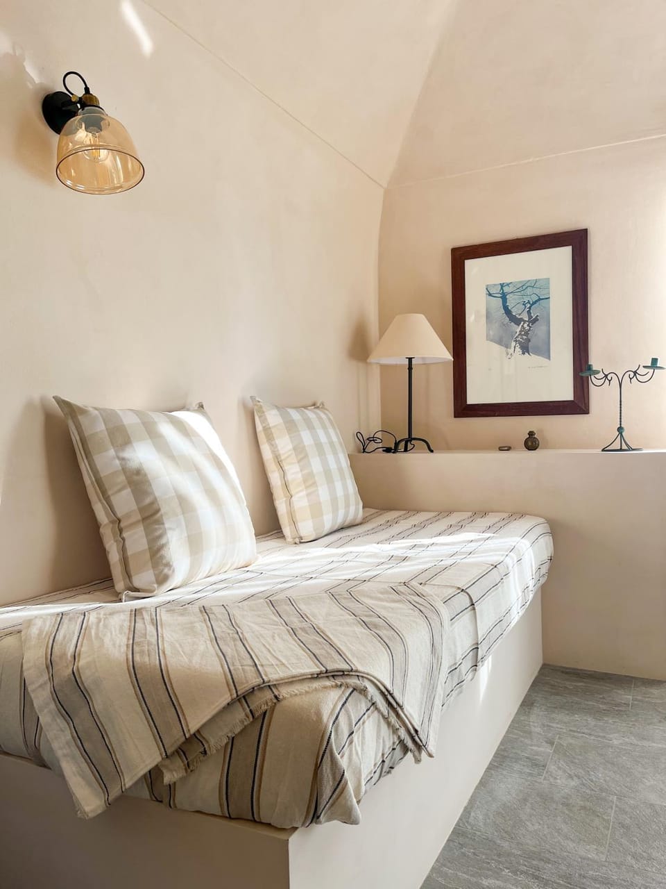 Bed, Seating area