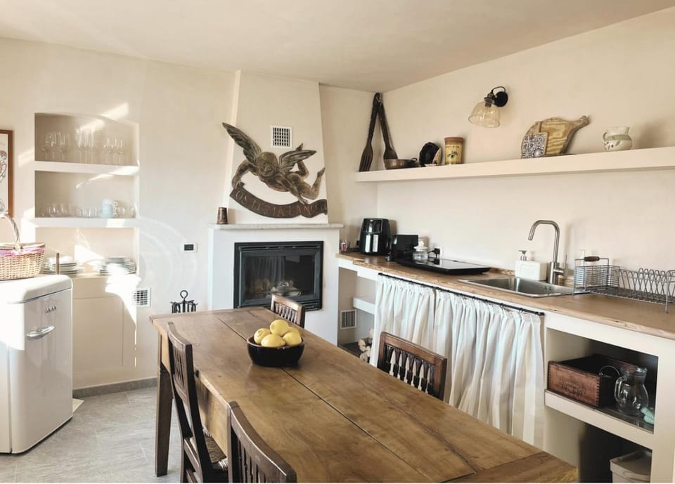 Coffee/tea facilities, Kitchen or kitchenette, Dining area, dishwasher, pet friendly, stove, kitchen