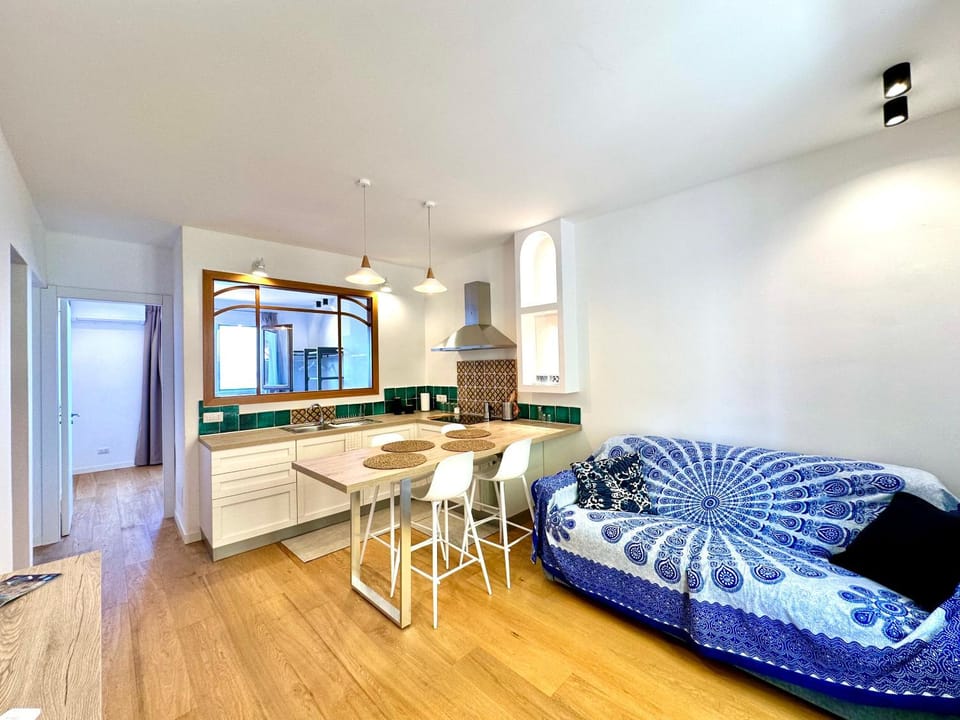 Kitchen or kitchenette, Living room, Photo of the whole room, Seating area, Dining area