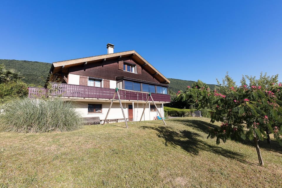 SEVRIER, maison vue panoramique sur le lac , 8 personnes House in Sévrier