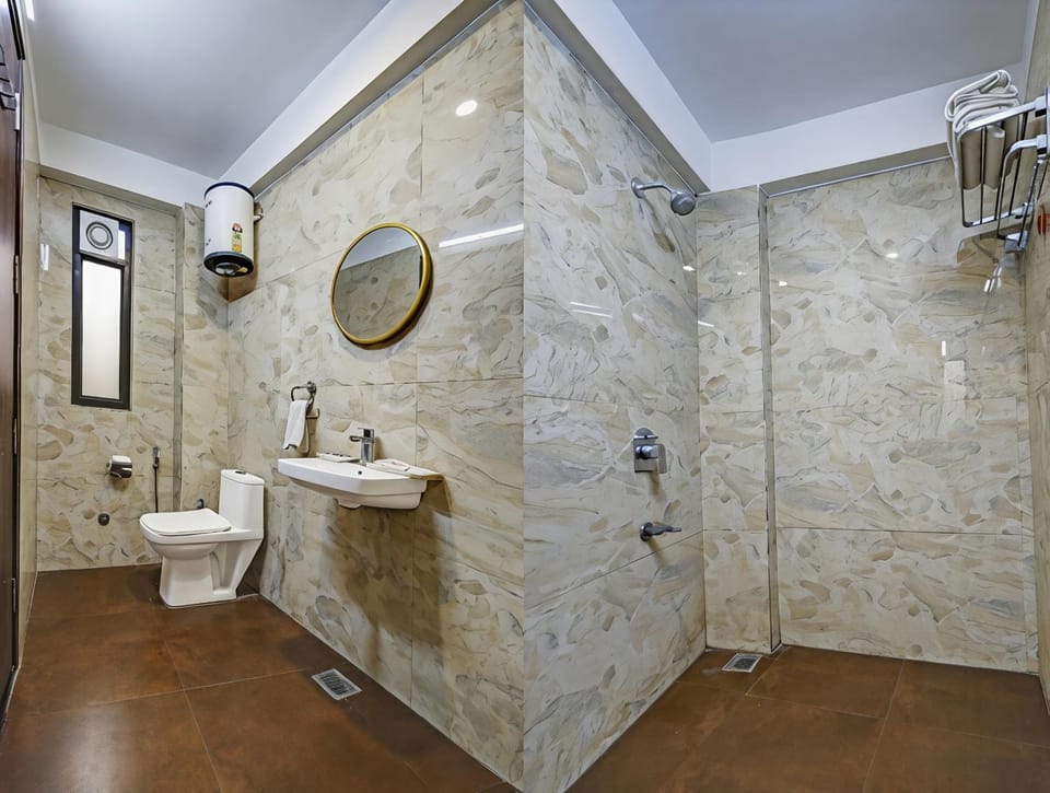 Shower, Toilet, Bathroom, towels