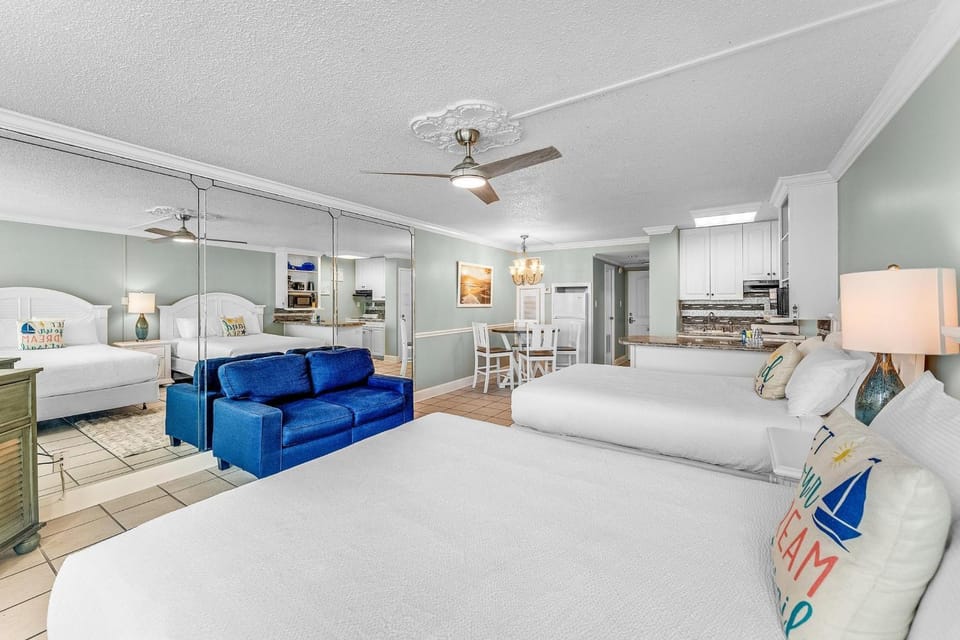 Bed, Seating area, Dining area, Bedroom, kitchen