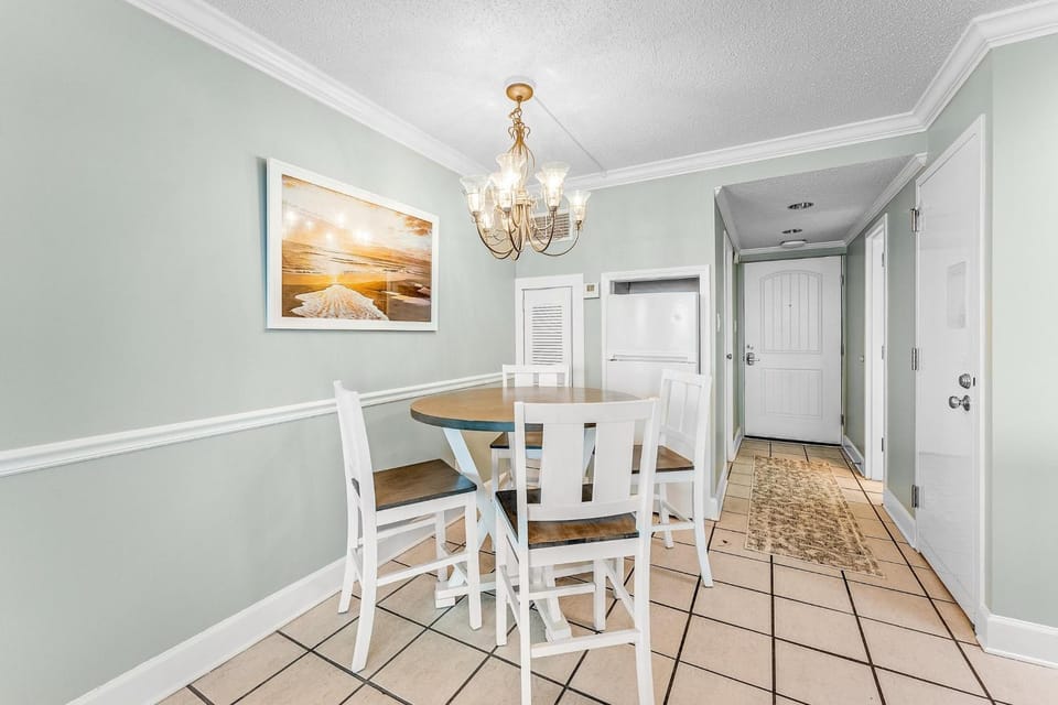 Seating area, Dining area