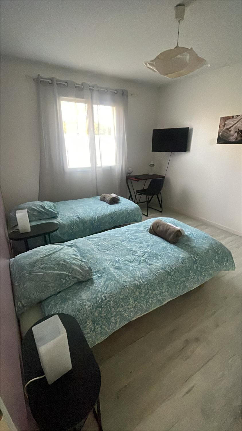 Bed, Photo of the whole room, Bedroom