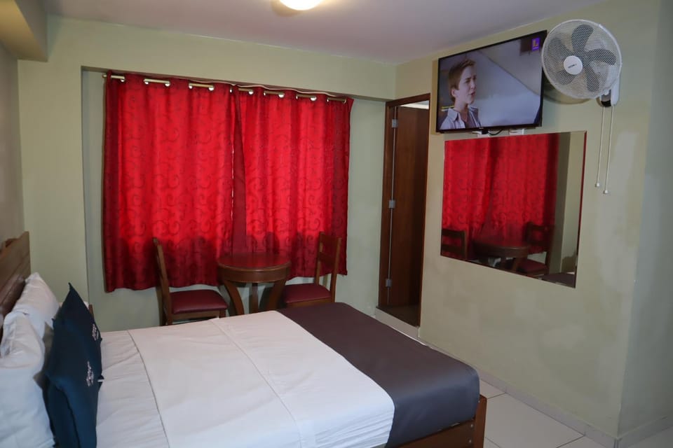Hostal ISIS Bed and Breakfast in Lince