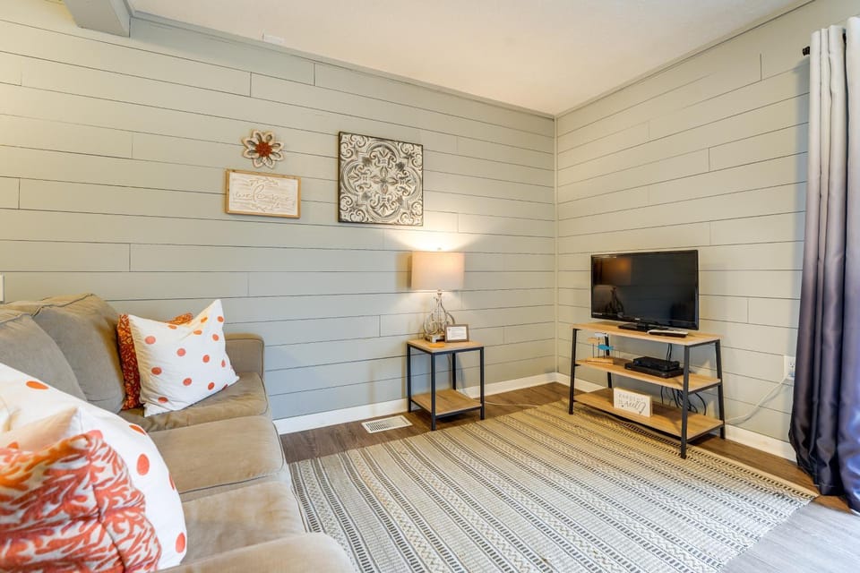Hike, Boat, Fish & More: Table Rock Lake Cottage Apartment in Table Rock Lake