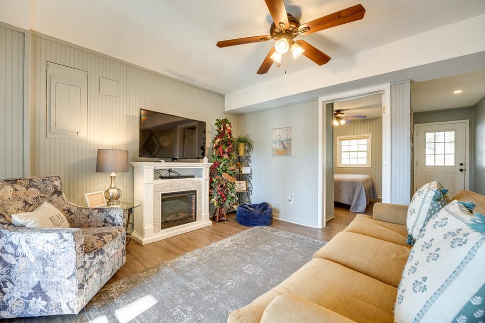 Lake Views & Community Perks: Cape Fair Apartment! Apartment in Table Rock Lake