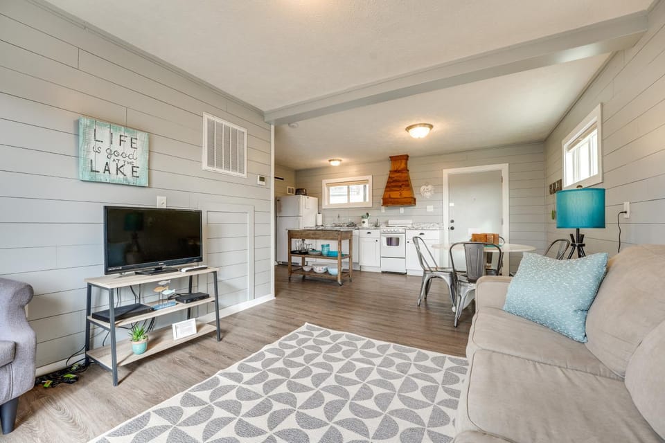 Lake & Trail Access: Cape Fair Cottage w/ Deck House in Table Rock Lake