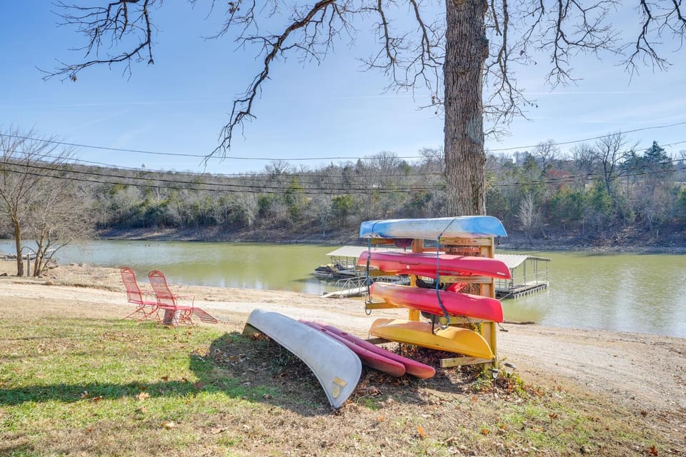 Walk to Lake & Trails: Cape Fair Retreat w/ Grill! Apartment in Table Rock Lake