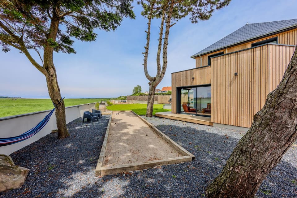 Garden, Garden, Sea view