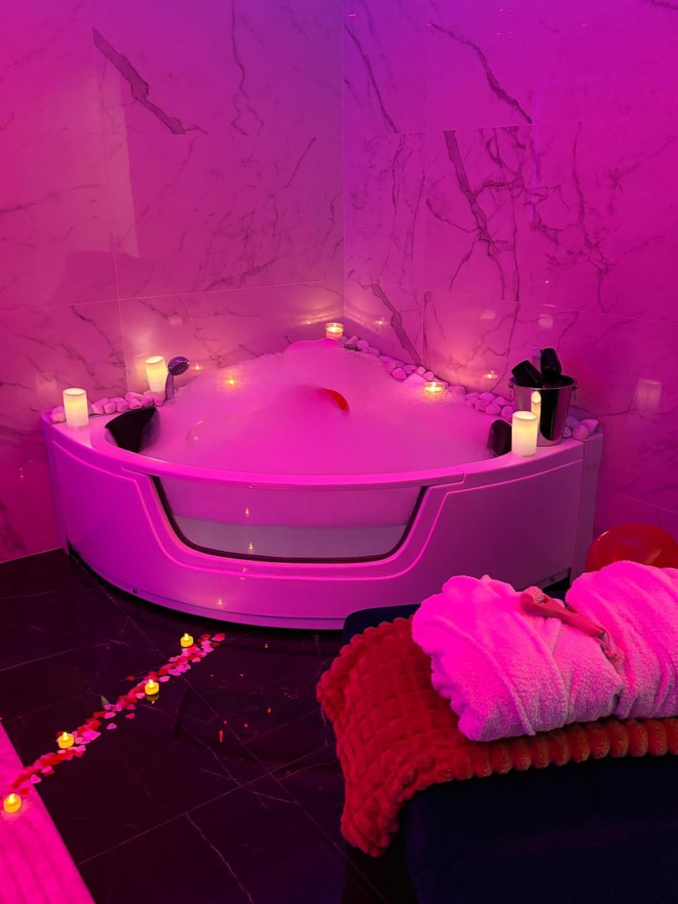 Hot Tub, Hot Tub, Bedroom, Bath