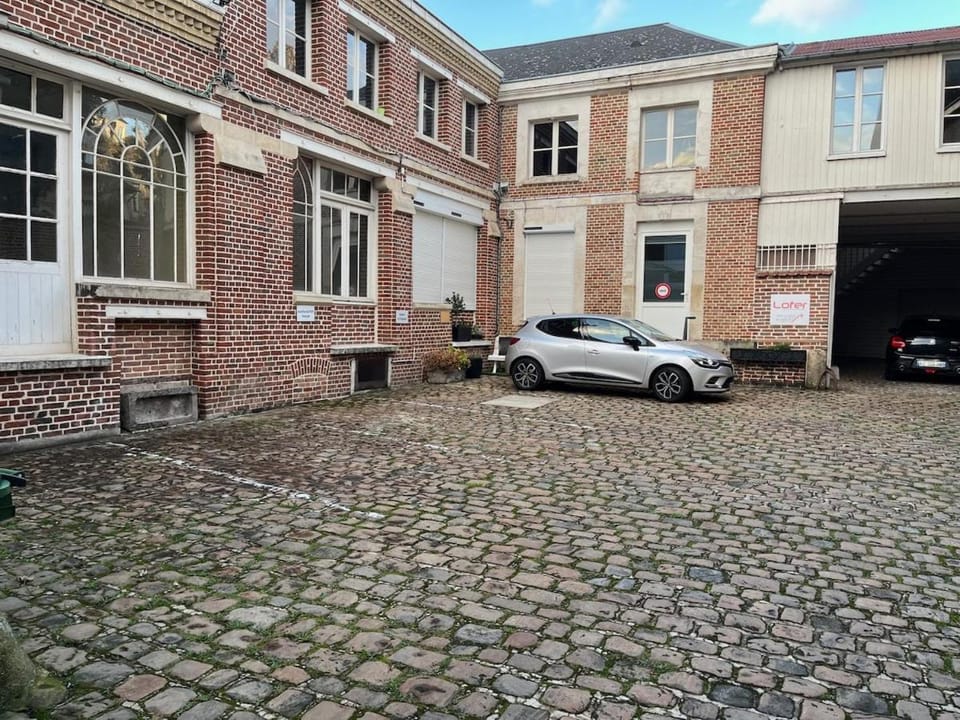 Appt au pied de la cathédrale avec parking gratuit Apartment in Amiens